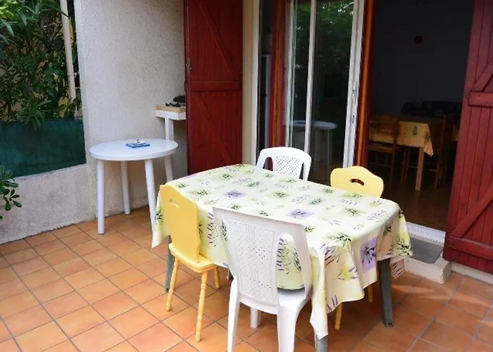 Hébergement de vacances Mitoyenne Avec Piscine, Parking, Climatisation Et Proche Mer, Idéale Pour 4 Personnes - Fr-1-607-89