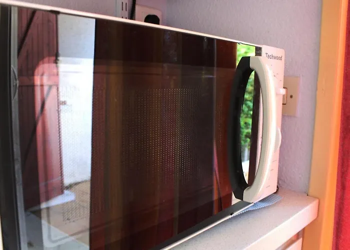 Hébergement de vacances Mitoyenne Avec Piscine, Parking, Climatisation Et Proche Mer, Idéale Pour 4 Personnes - Fr-1-607-89