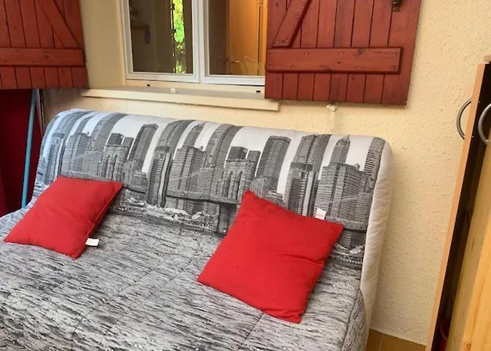 Hébergement de vacances Mitoyenne Avec Piscine, Parking, Climatisation Et Proche Mer, Idéale Pour 4 Personnes - Fr-1-607-89