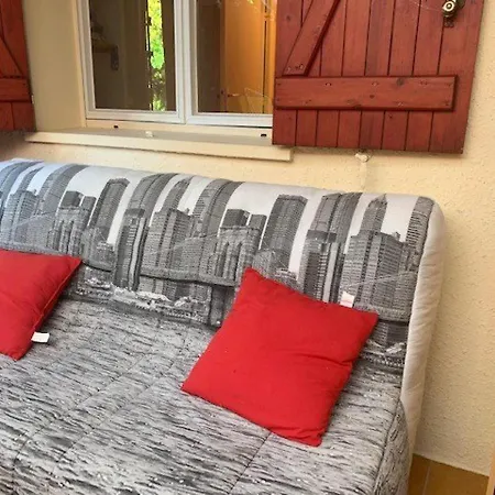 Будинок відпочинку Mitoyenne Avec Piscine, Parking, Climatisation Et Proche Mer, Ideale Pour 4 Personnes - Fr-1-607-89