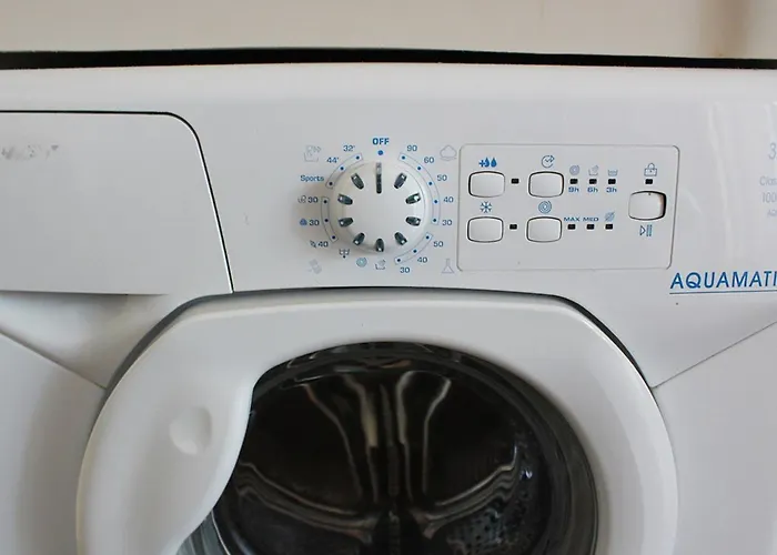 Mitoyenne Avec Piscine, Parking, Climatisation Et Proche Mer, Idéale Pour 4 Personnes - Fr-1-607-89