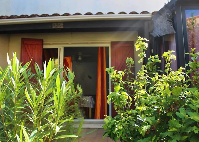 Casa vacanze Mitoyenne Avec Piscine, Parking, Climatisation Et Proche Mer, Idéale Pour 4 Personnes - Fr-1-607-89